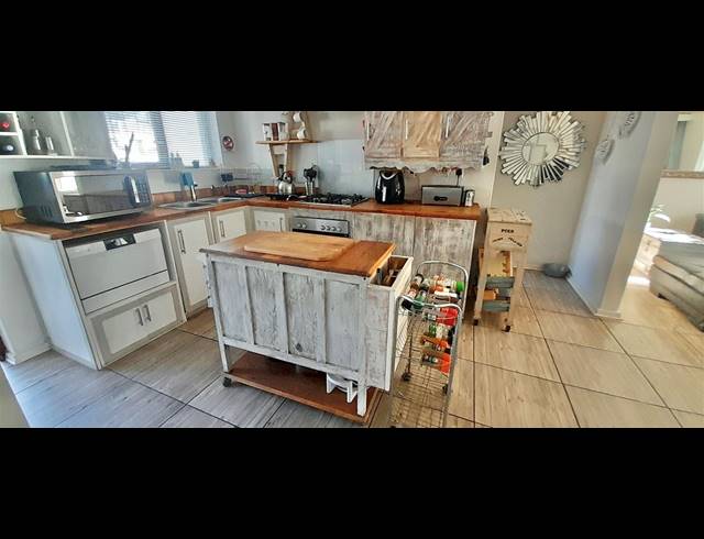 2 BEDROOM TOWNHOUSE FOR SALE IN PARADISE BEACH